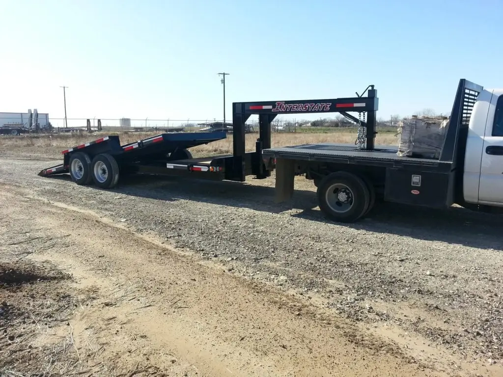 Interstate gooseneck trailer