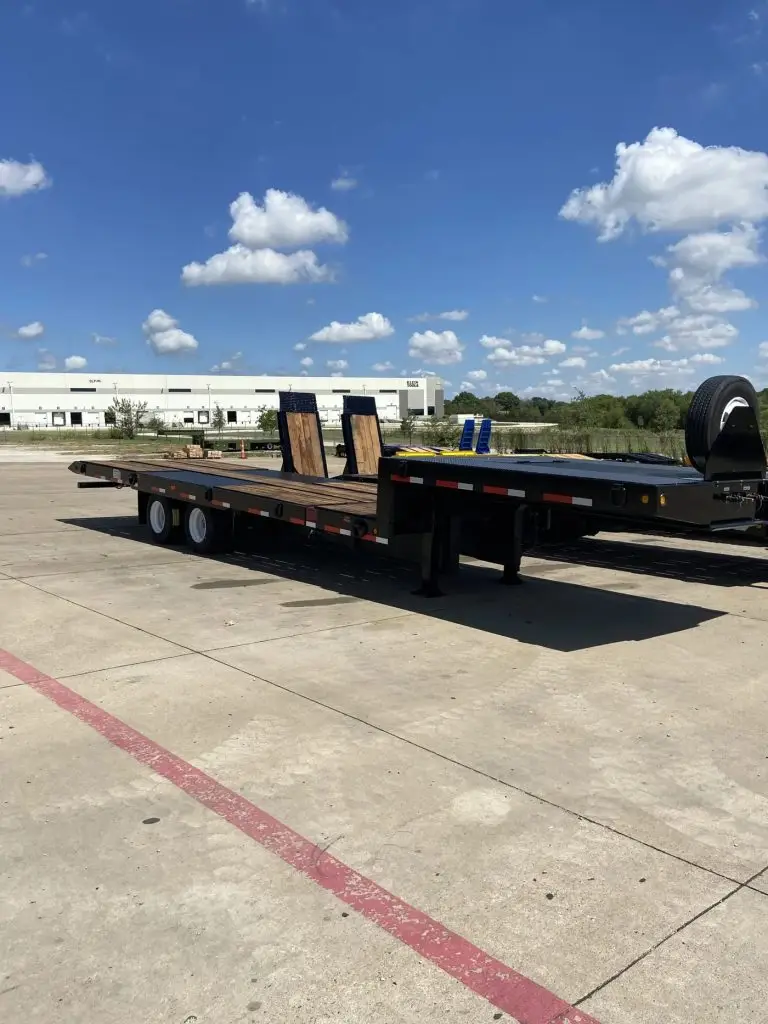Interstate gooseneck trailer